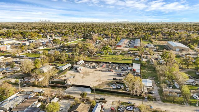 5715 & 5721 Spindle Drive, Houston, TX 77086