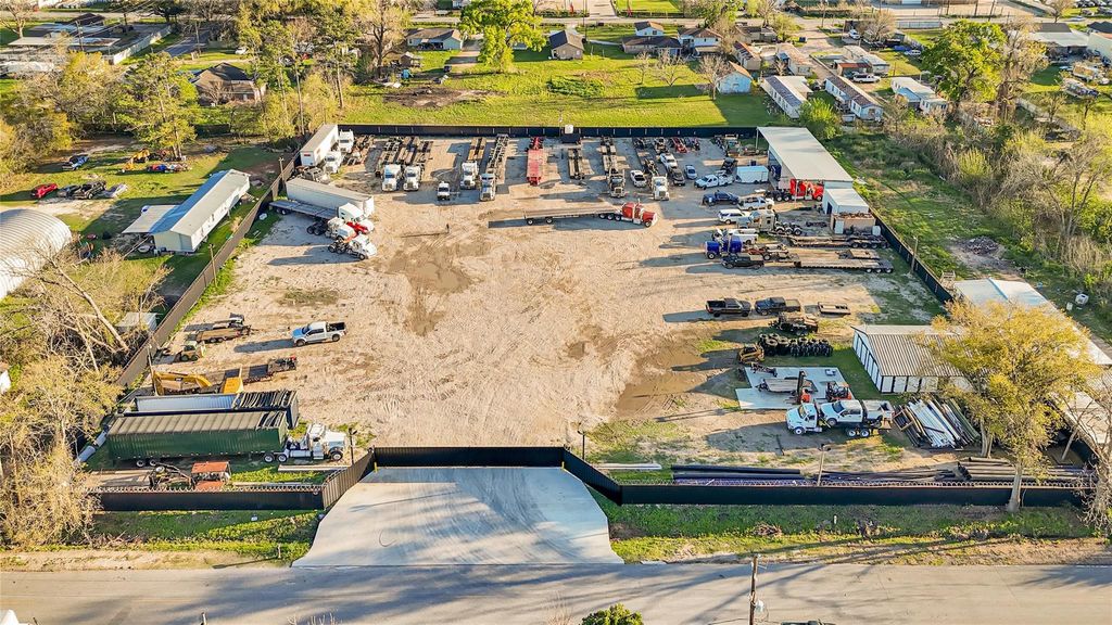 5715 & 5721 Spindle Drive, Houston, TX 77086