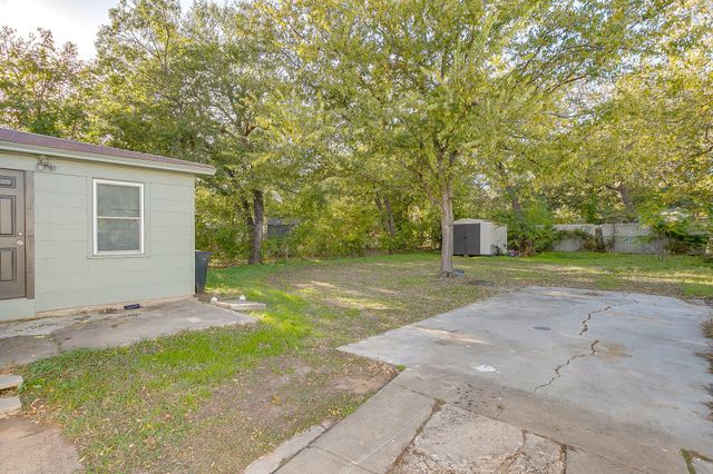 5032 Hartford Drive, River Oaks, TX 76114