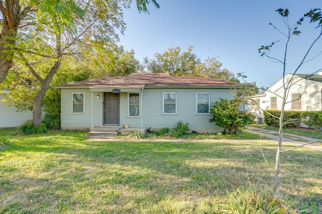 5032 Hartford Drive, River Oaks, TX 76114