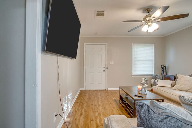 5032 Hartford Drive, River Oaks, TX 76114