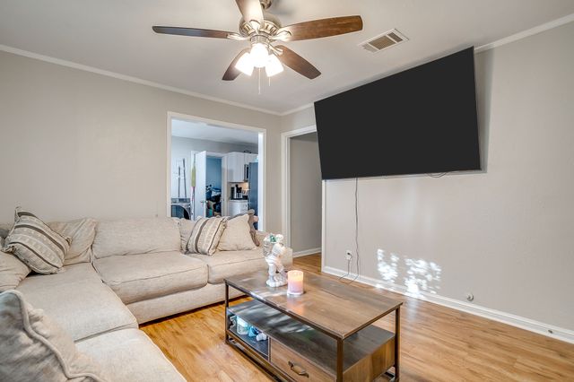 5032 Hartford Drive, River Oaks, TX 76114