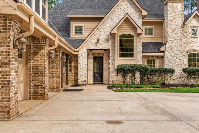 28742 Champions Drive, Magnolia, TX 77355