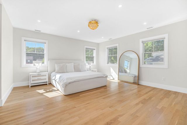 98 Beethoven Ave, Newton, MA 02468