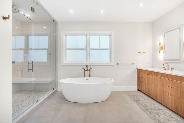 98 Beethoven Ave, Newton, MA 02468