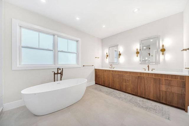98 Beethoven Ave, Newton, MA 02468