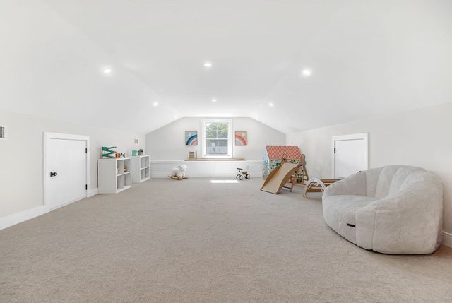98 Beethoven Ave, Newton, MA 02468