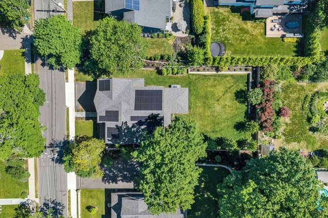 98 Beethoven Ave, Newton, MA 02468