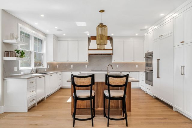 98 Beethoven Ave, Newton, MA 02468