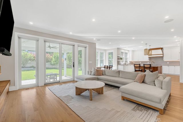98 Beethoven Ave, Newton, MA 02468