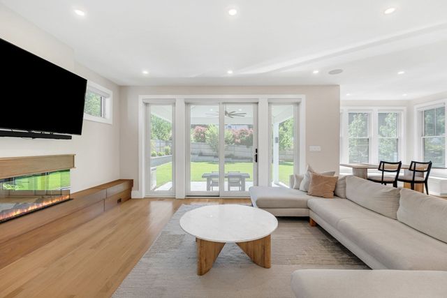 98 Beethoven Ave, Newton, MA 02468