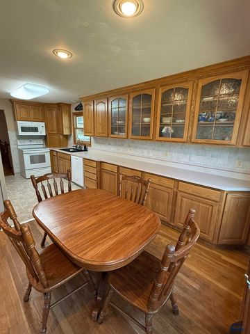 22946 FOREST RD, Rapid City, SD 57702