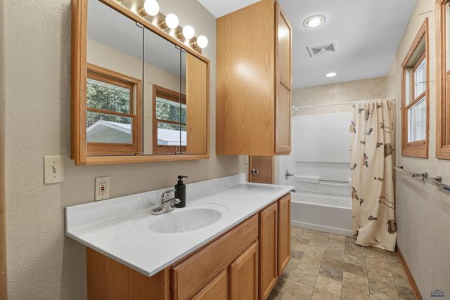 22946 FOREST RD, Rapid City, SD 57702