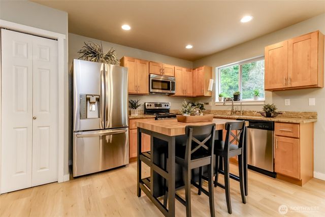 30980 Wood Creek Place NE, Poulsbo, WA 98370