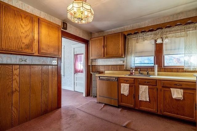 2 Leicester St, Oxford, MA 01537