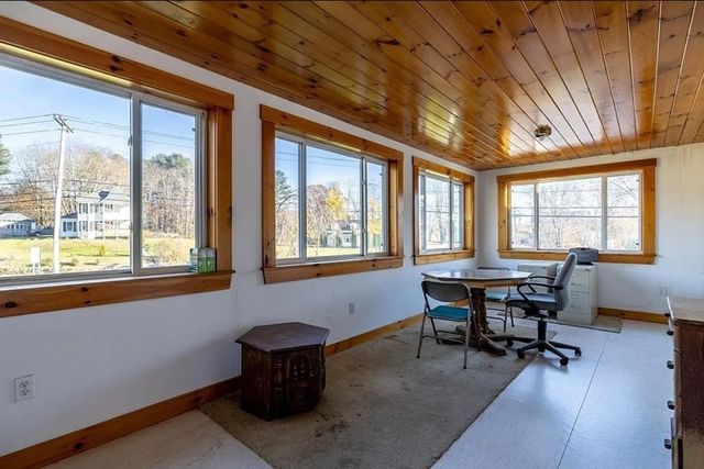 2 Leicester St, Oxford, MA 01537