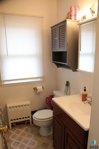 900 S Westmoor Dr Drive, Sioux Falls, SD 57104