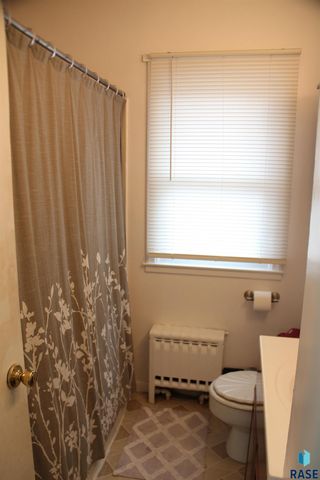 900 S Westmoor Dr Drive, Sioux Falls, SD 57104