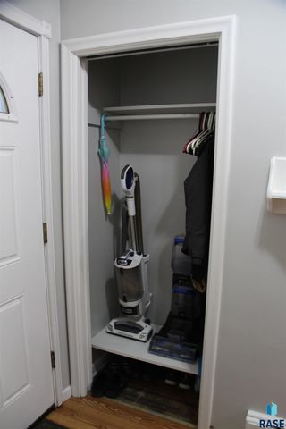 900 S Westmoor Dr Drive, Sioux Falls, SD 57104