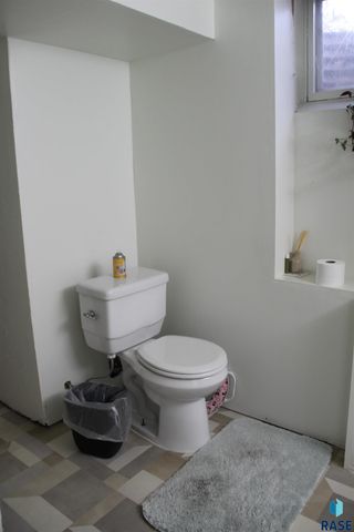 900 S Westmoor Dr Drive, Sioux Falls, SD 57104