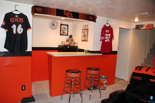 900 S Westmoor Dr Drive, Sioux Falls, SD 57104