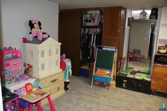 900 S Westmoor Dr Drive, Sioux Falls, SD 57104