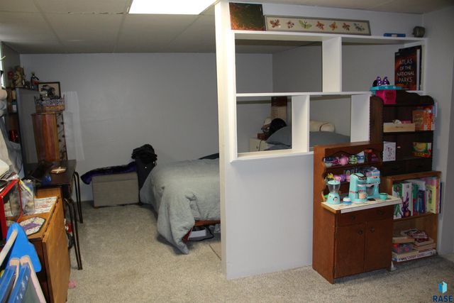 900 S Westmoor Dr Drive, Sioux Falls, SD 57104