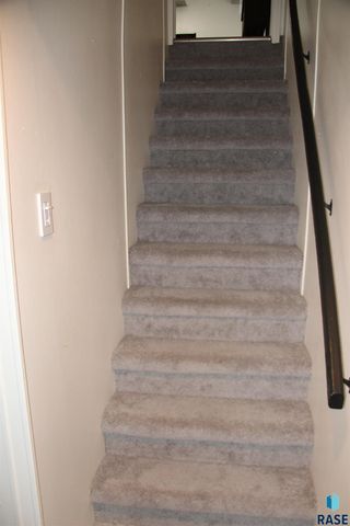 900 S Westmoor Dr Drive, Sioux Falls, SD 57104