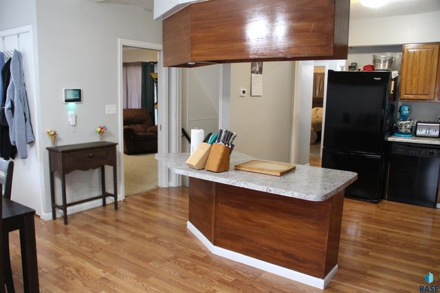 900 S Westmoor Dr Drive, Sioux Falls, SD 57104