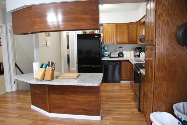 900 S Westmoor Dr Drive, Sioux Falls, SD 57104