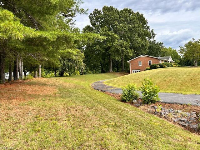 129 Woodvale Drive, Mocksville, NC 27028