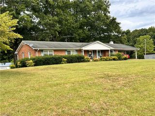 129 Woodvale Drive, Mocksville, NC 27028
