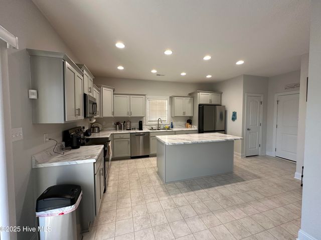 407 W Black Water Lane, Hubert, NC 28539
