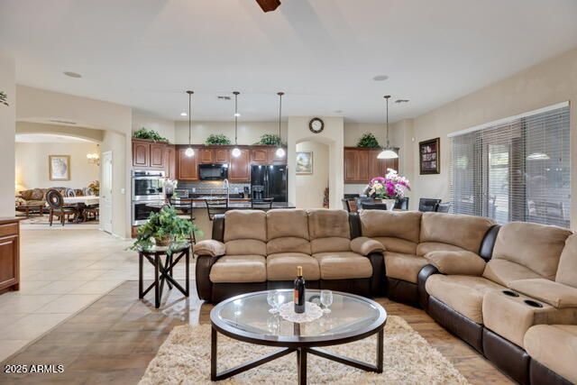 1928 W SPUR Drive, Phoenix, AZ 85085