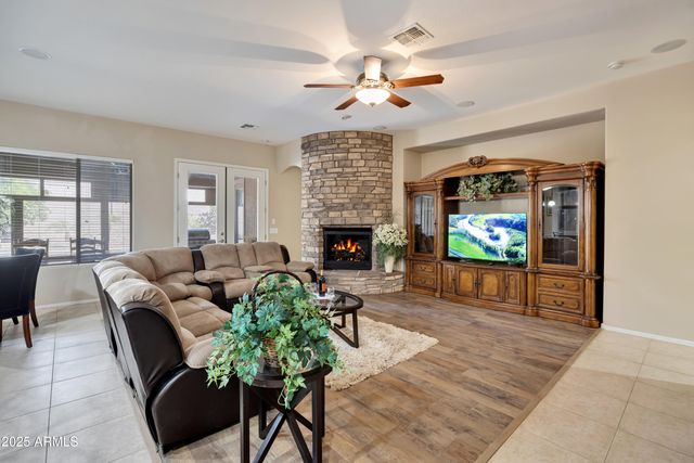 1928 W SPUR Drive, Phoenix, AZ 85085