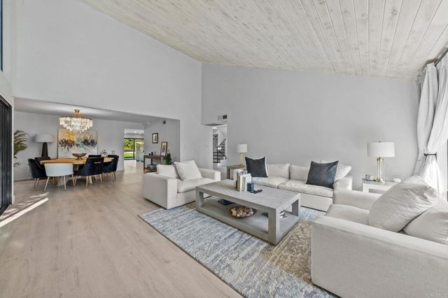 20 Lake Helix Drive, La Mesa, CA 91941