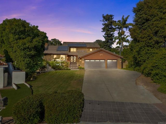 20 Lake Helix Drive, La Mesa, CA 91941