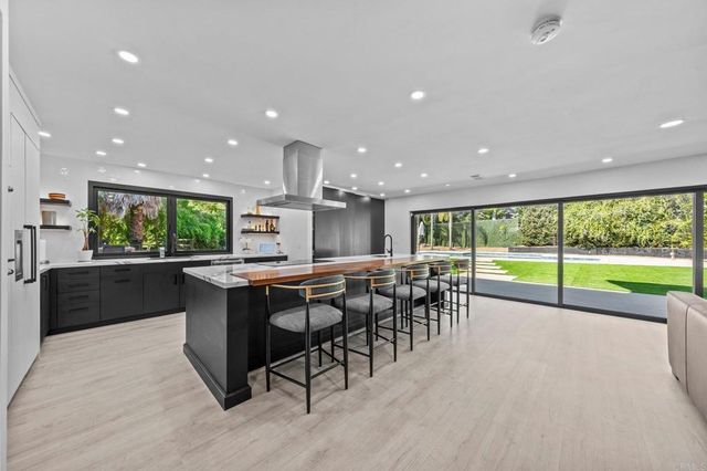20 Lake Helix Drive, La Mesa, CA 91941