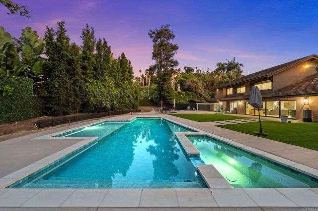 20 Lake Helix Drive, La Mesa, CA 91941