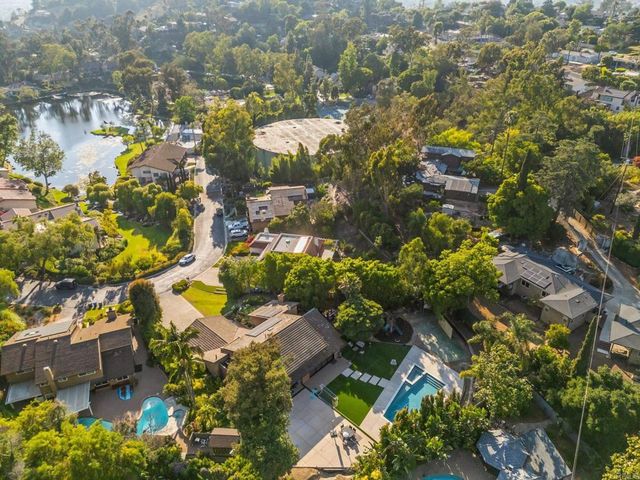 20 Lake Helix Drive, La Mesa, CA 91941