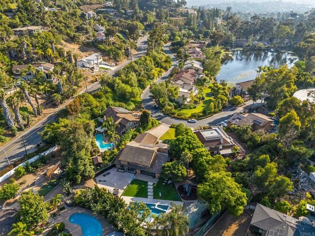 20 Lake Helix Drive, La Mesa, CA 91941