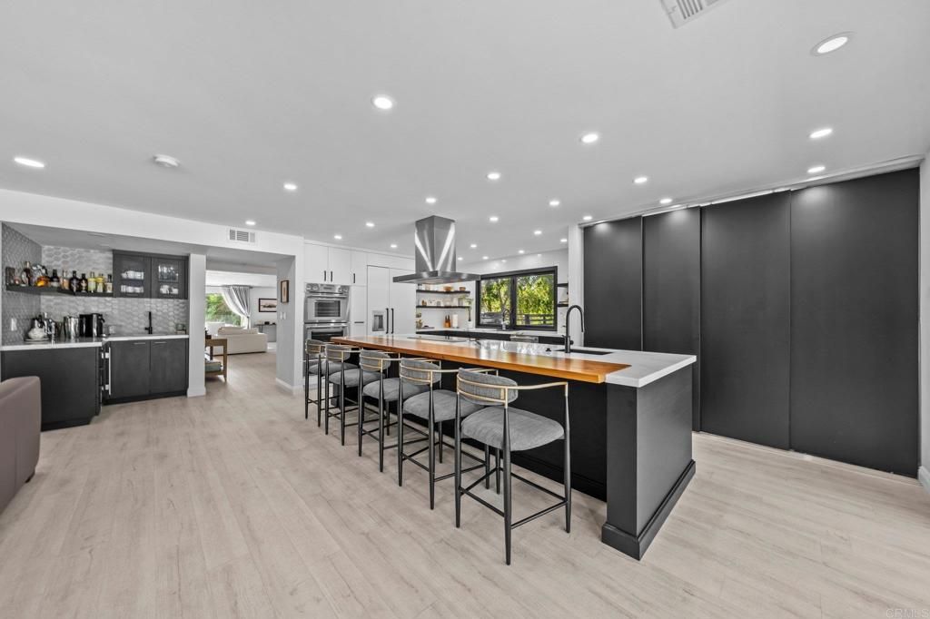 Image 22 of property listing at 20 Lake Helix Drive, La Mesa, CA 91941