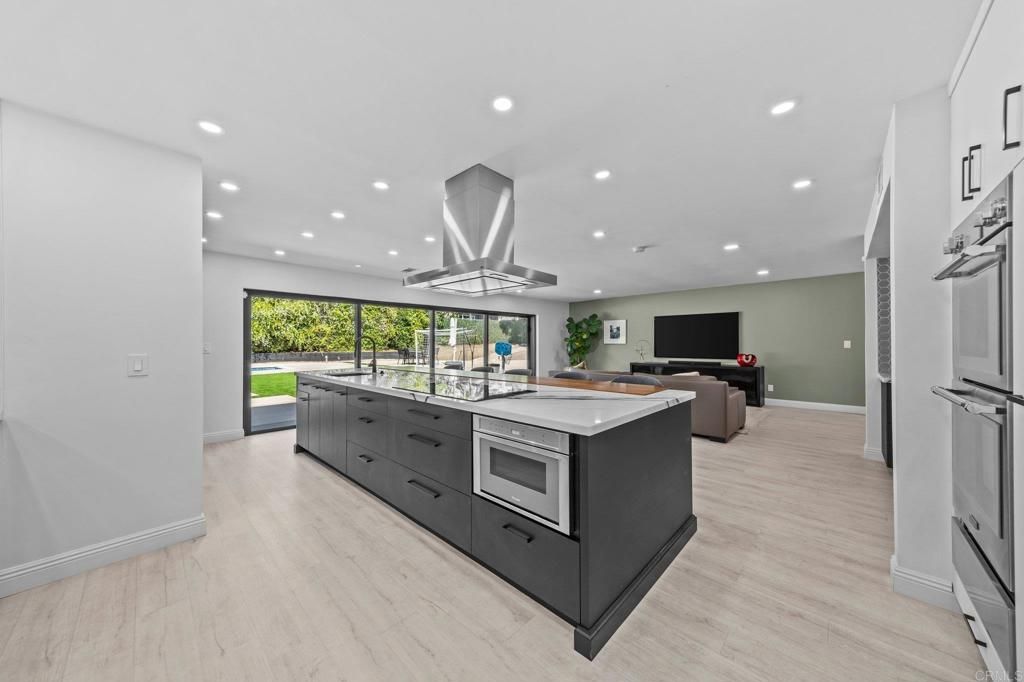 Image 24 of property listing at 20 Lake Helix Drive, La Mesa, CA 91941