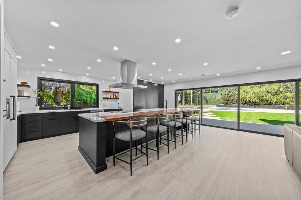 Image 3 of property listing at 20 Lake Helix Drive, La Mesa, CA 91941