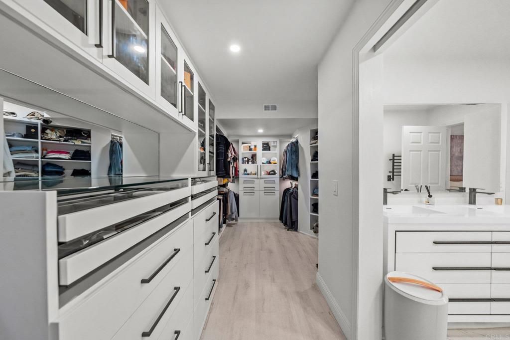 Image 31 of property listing at 20 Lake Helix Drive, La Mesa, CA 91941