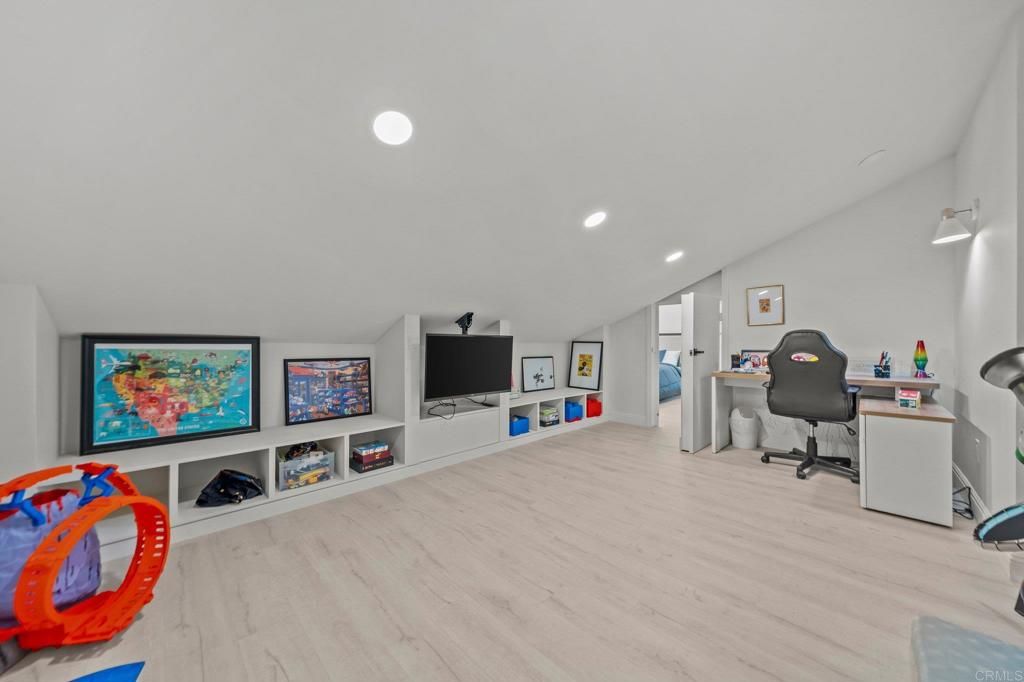 Image 41 of property listing at 20 Lake Helix Drive, La Mesa, CA 91941