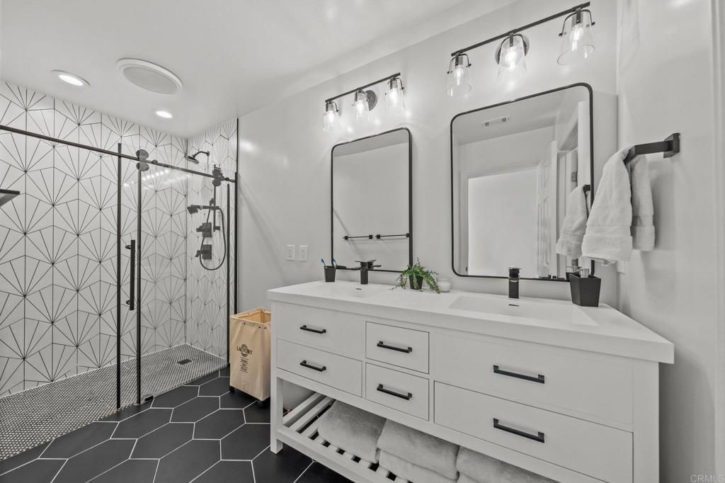 Image 43 of property listing at 20 Lake Helix Drive, La Mesa, CA 91941