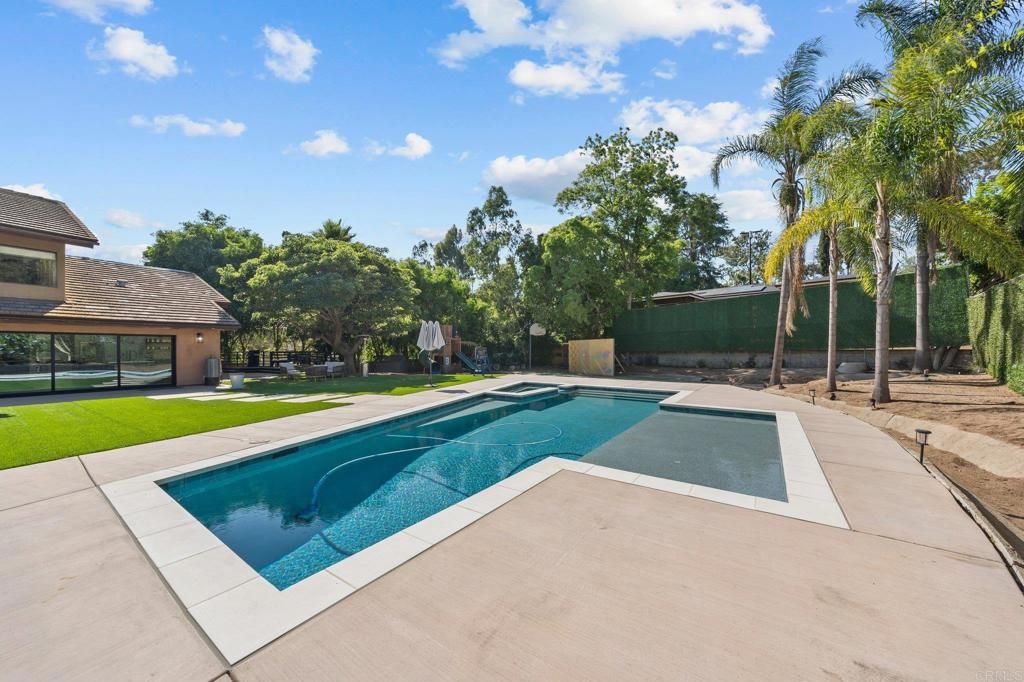 Image 54 of property listing at 20 Lake Helix Drive, La Mesa, CA 91941