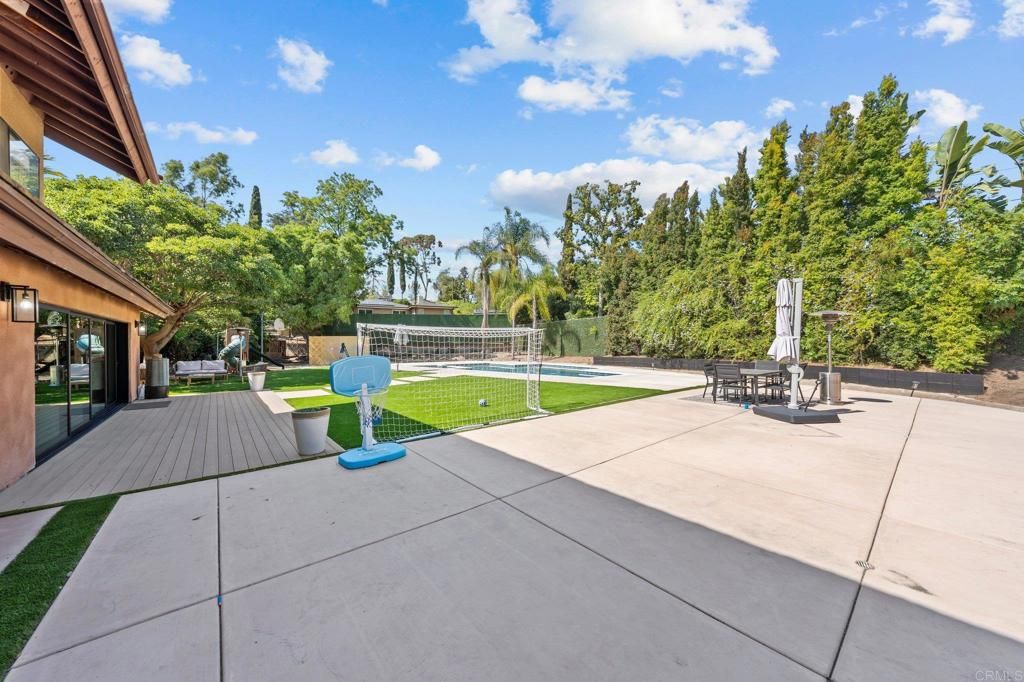 Image 59 of property listing at 20 Lake Helix Drive, La Mesa, CA 91941