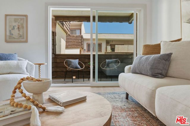 5403 Newcastle Avenue 19, Encino (los Angeles), CA 91316